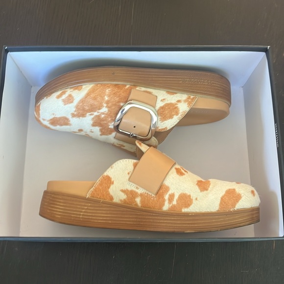 Donald J. Pliner Fiona Bone/Natural Clogs - Picture 6 of 7